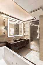 Signature Suite Badezimmer (© Silversea Cruises Ltd.)